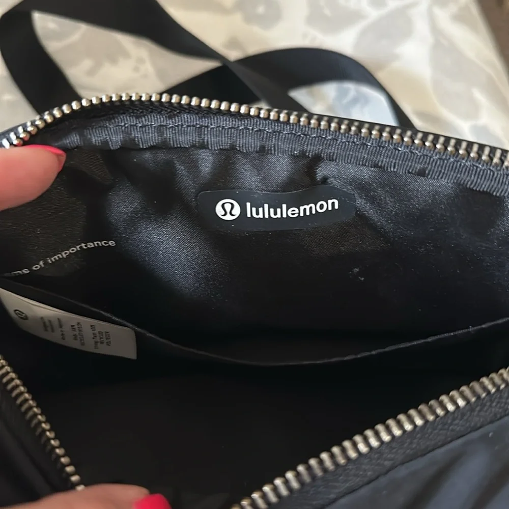 lululemon athletica Black Crossbody Bag - Picture 4 of 5